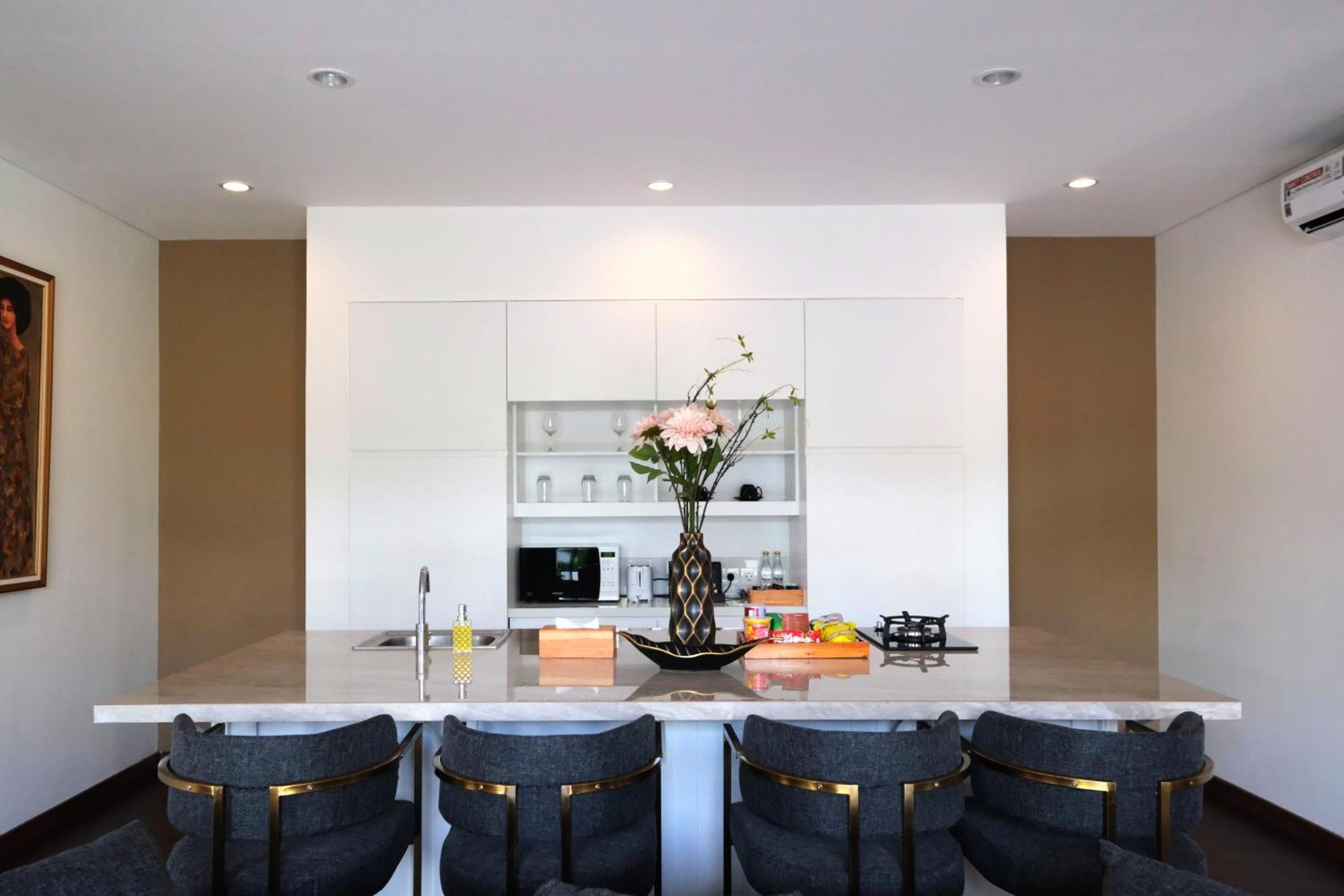 The Claremont Luxury Villas Семіньяк Екстер'єр фото